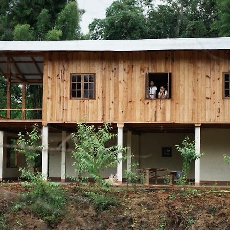 Por Joi ,Por Dee House Hostel Chiang Mai Bagian luar foto
