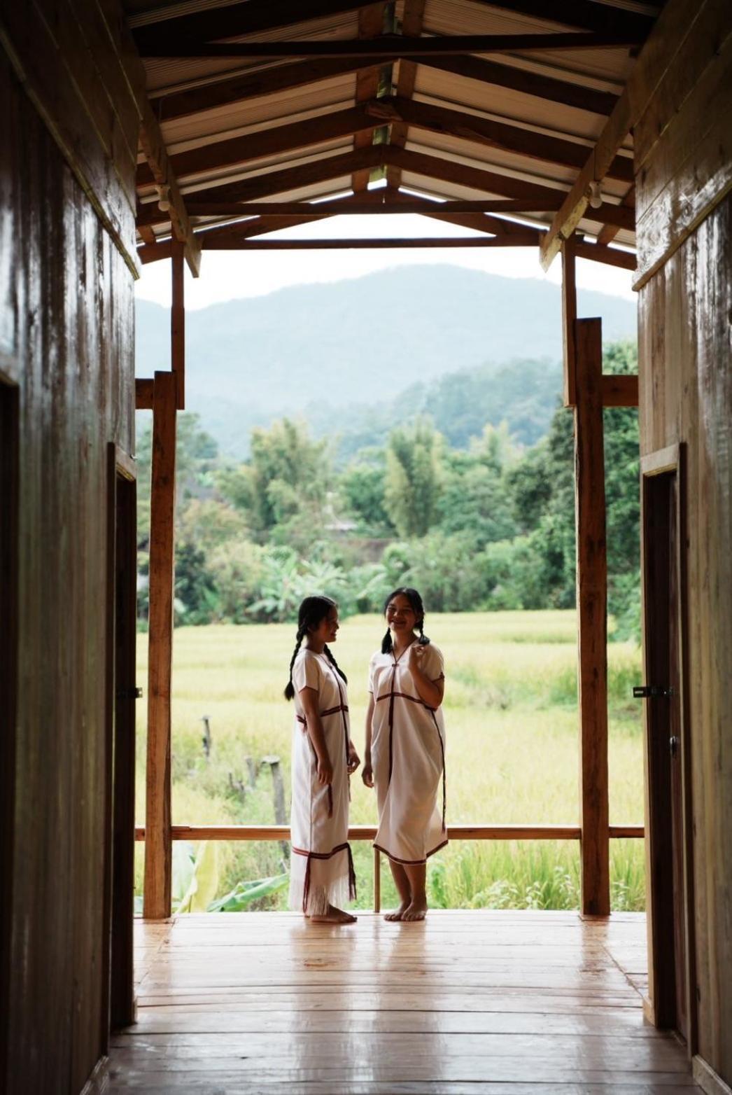 Por Joi ,Por Dee House Hostel Chiang Mai Bagian luar foto