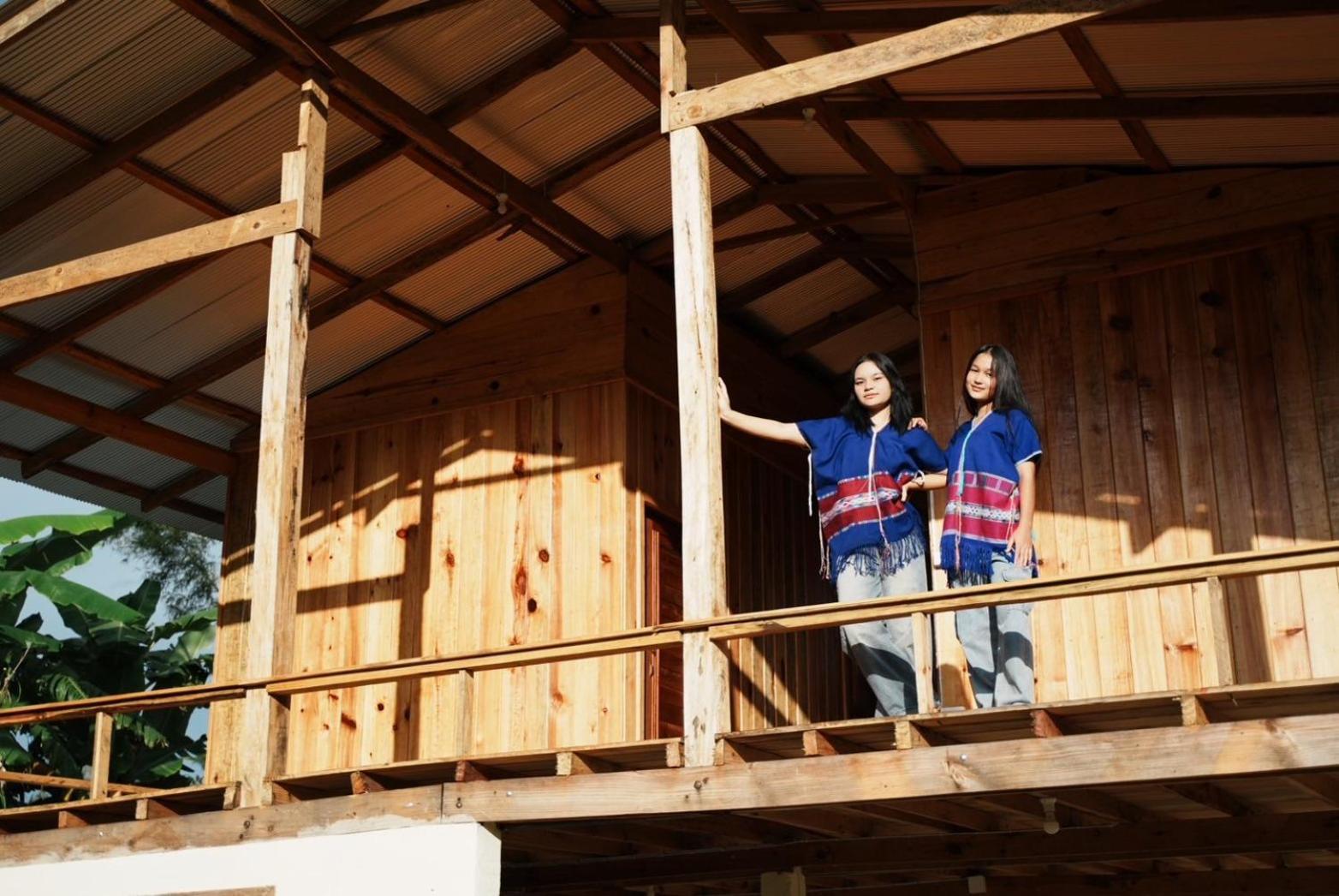 Por Joi ,Por Dee House Hostel Chiang Mai Bagian luar foto