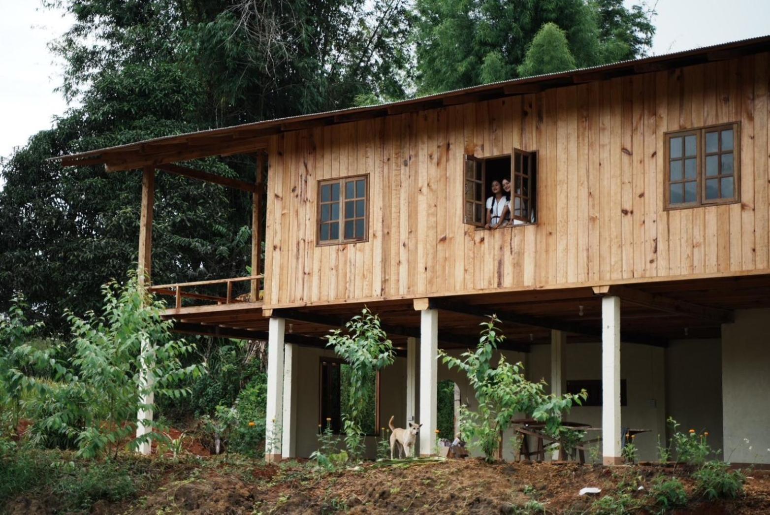 Por Joi ,Por Dee House Hostel Chiang Mai Bagian luar foto